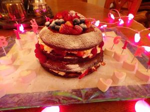 Naked Victoria sponge and strawsberry